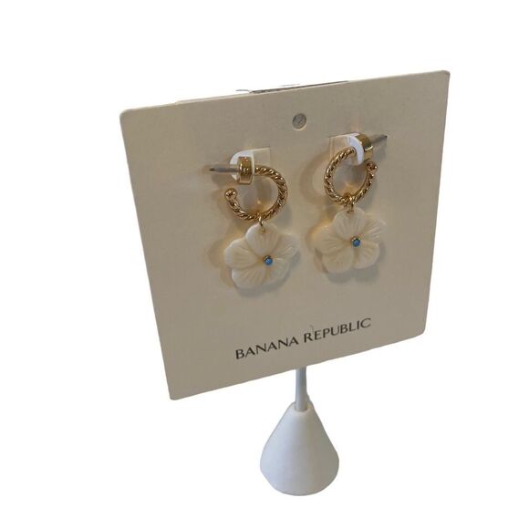 Banana Republic Small Flower Shell Drop Earrings. - Picture 2 of 7